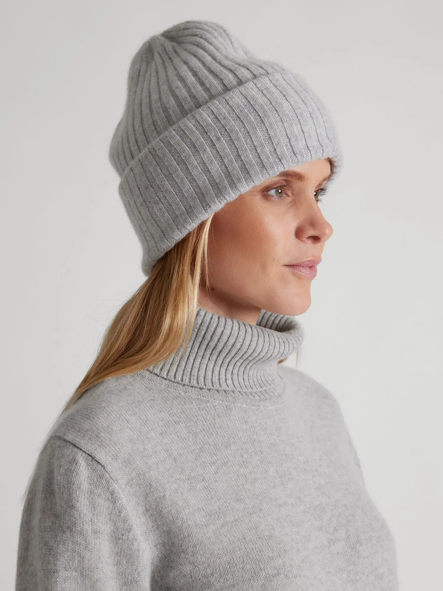 Cashmere beanie "Oda" - light grey