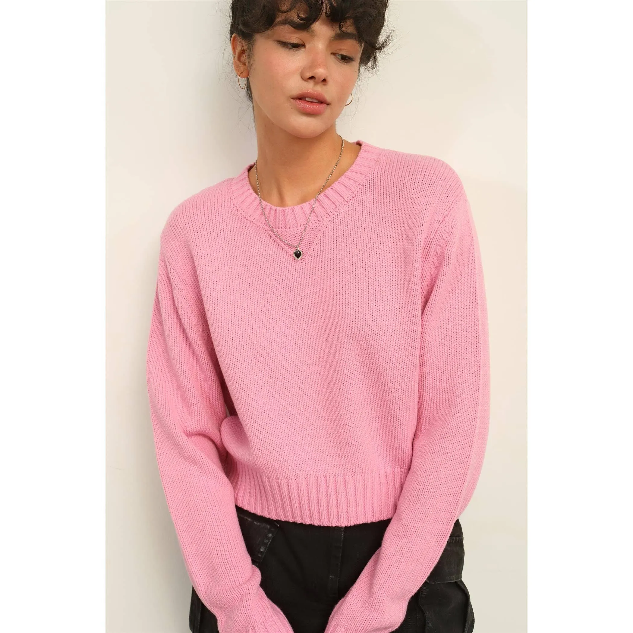 CREW NECK CROPPED KNIT SWEATER