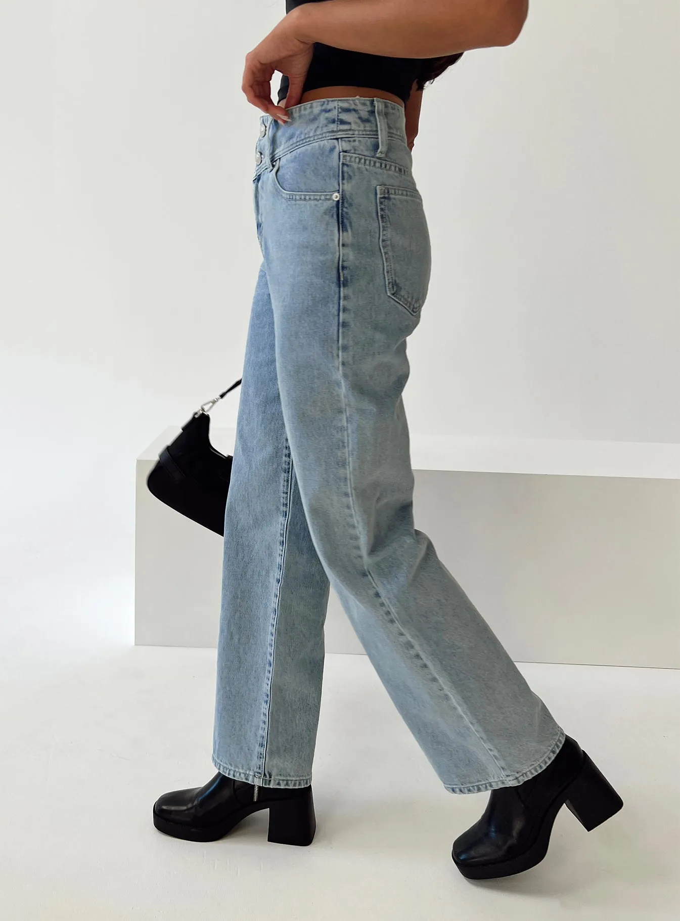 Hasmyn Straight Leg Jeans Light Wash Denim