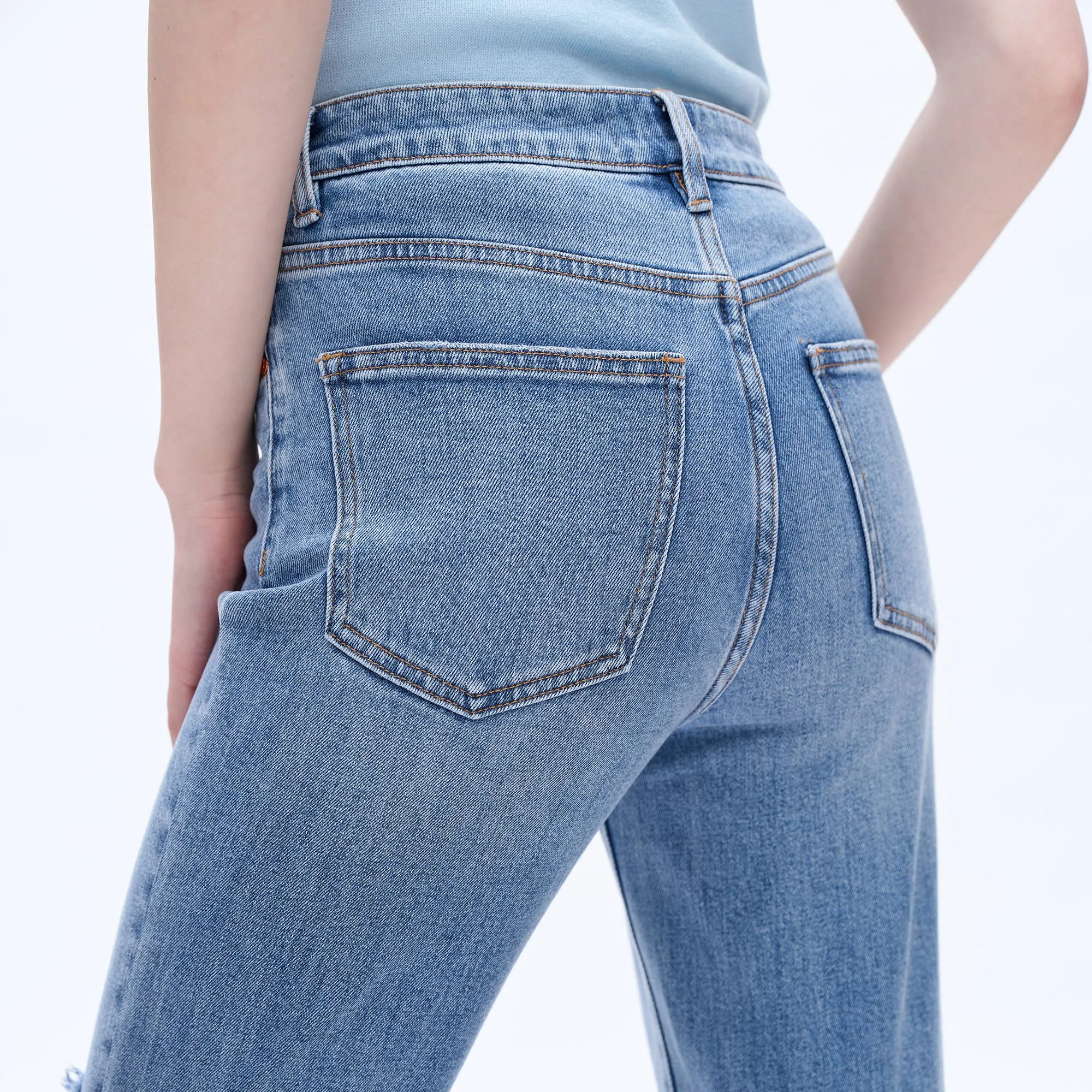 HIGH RISE MOM JEANS WITH FINISHED HEM