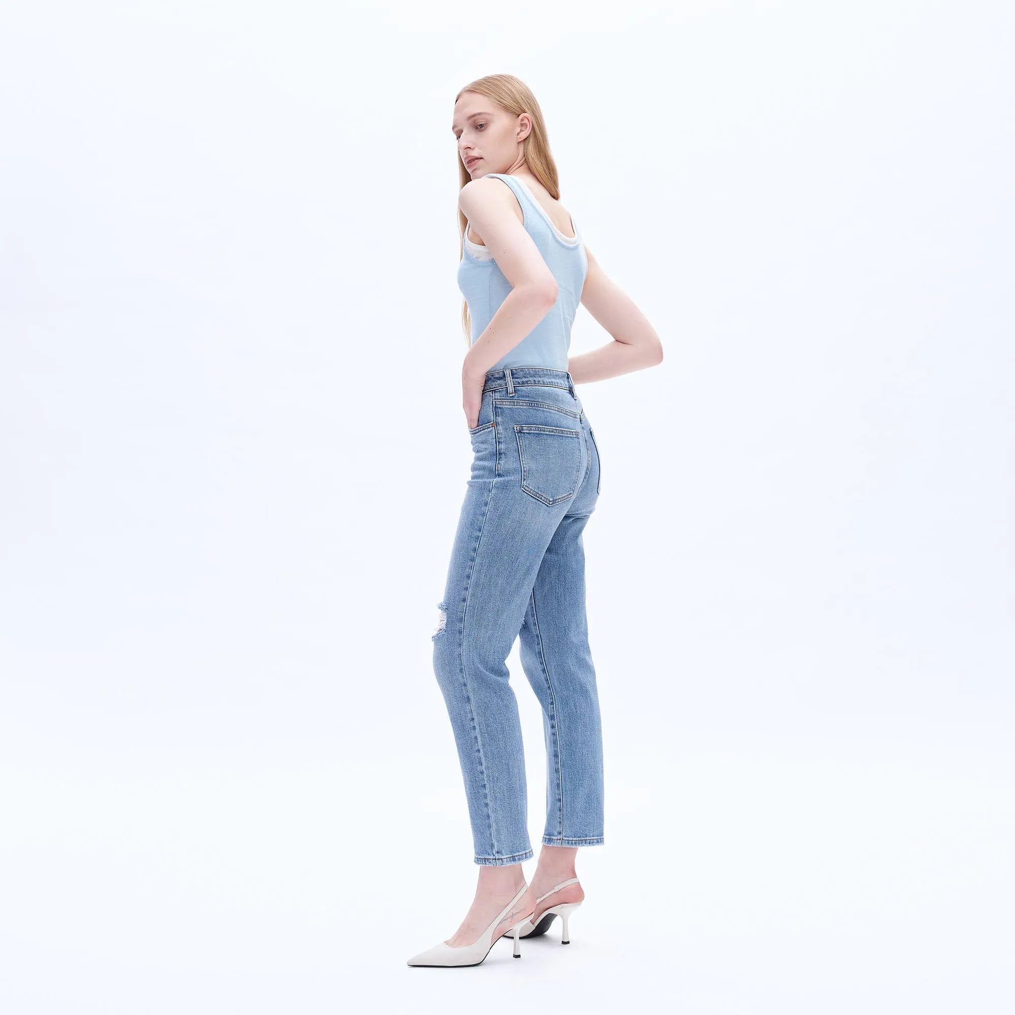 HIGH RISE MOM JEANS WITH FINISHED HEM