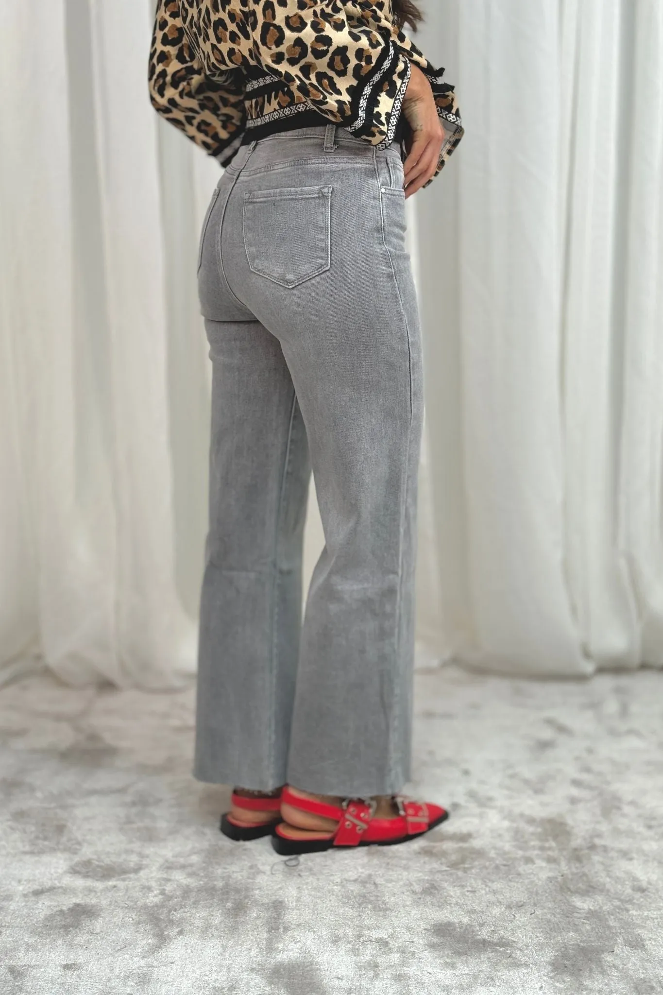 Lynne Wide Leg Jeans In Grey