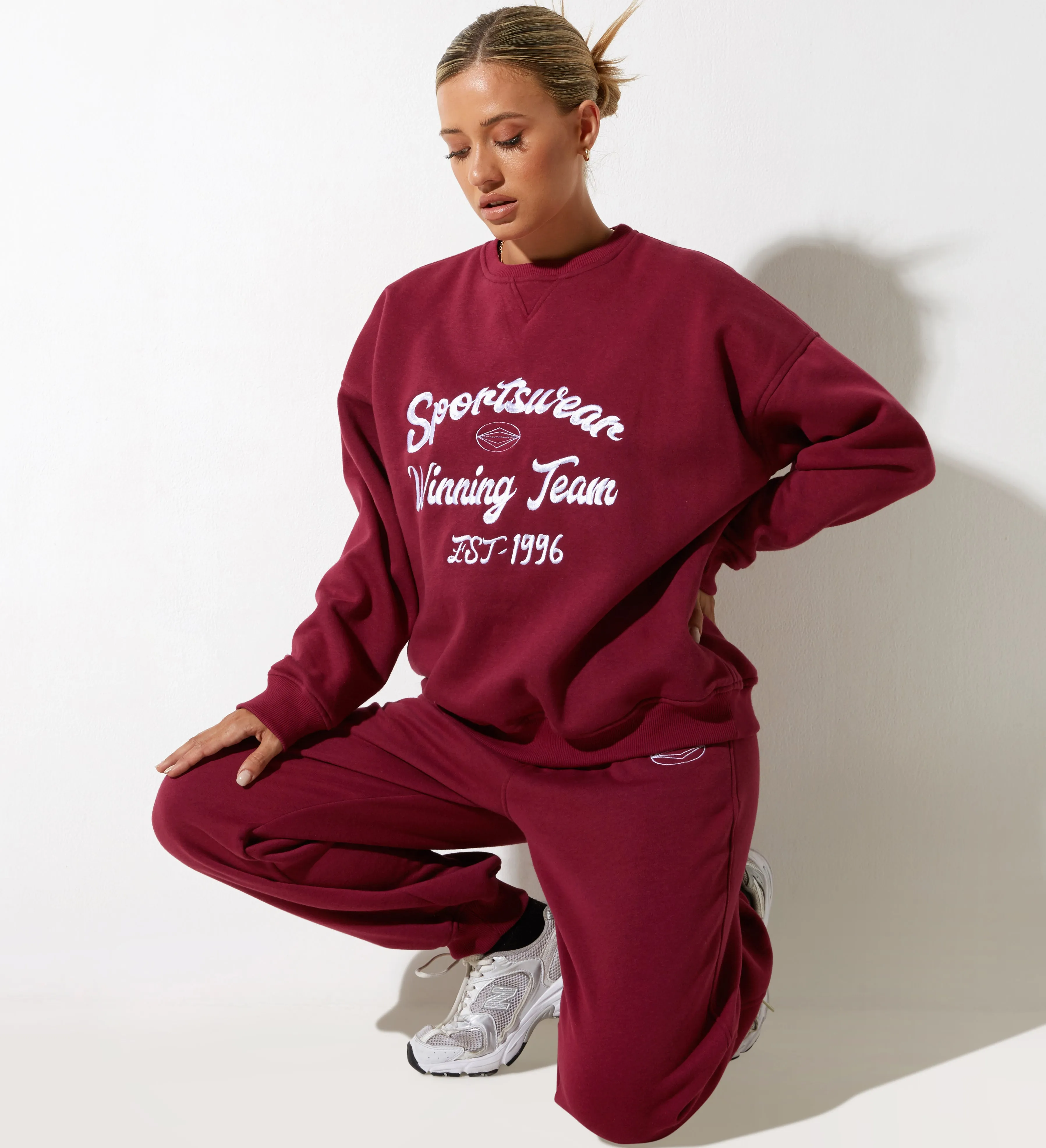 Roider Jogger in Burgundy with 'Winning Team' Embro